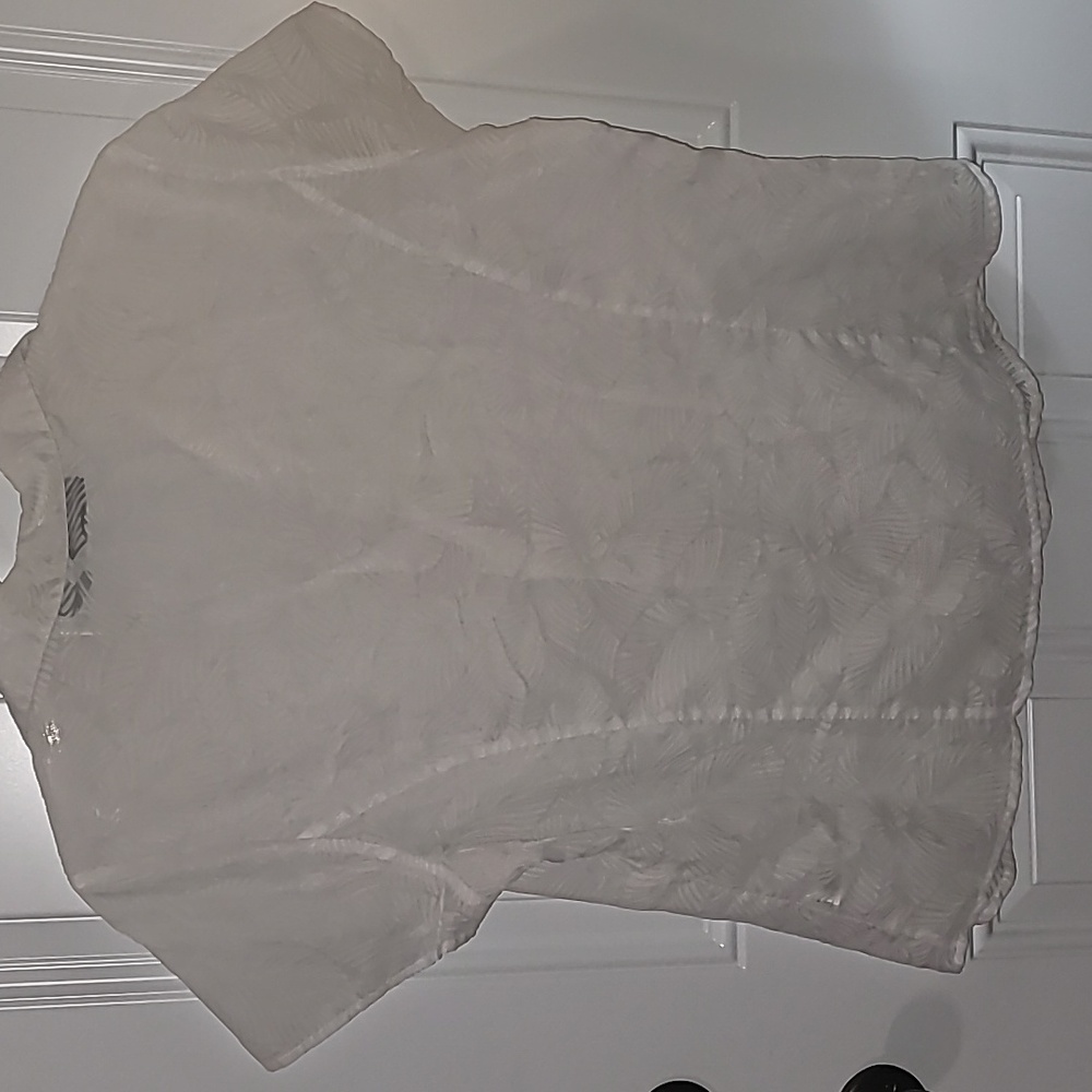 Apostrophe White Short Sleeve Button-Up Blouse with Subtle Leaf Jacquard - Picture 5 of 6
